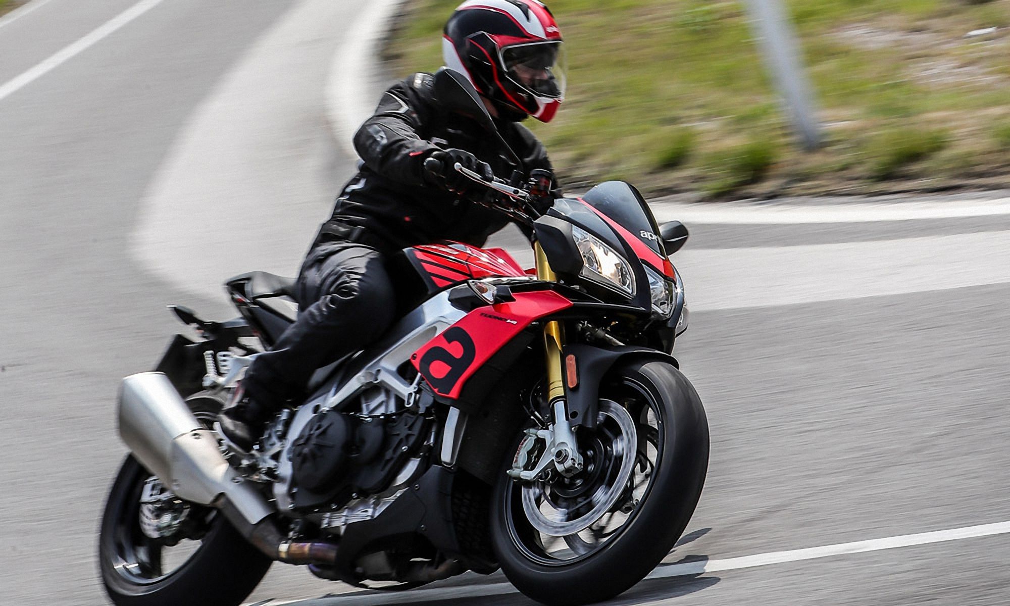 Aprilia Tuono V Performance Price And Photos