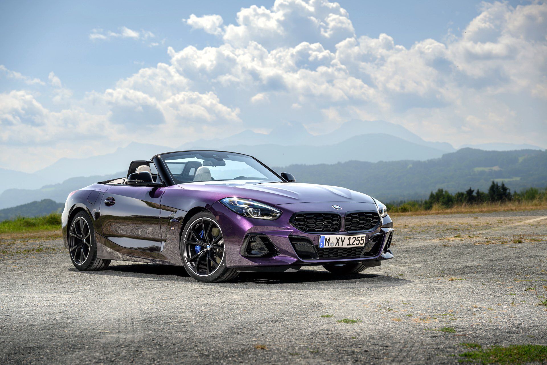 Front three-quarter of the 2023 BMW Z4 in Thundernight