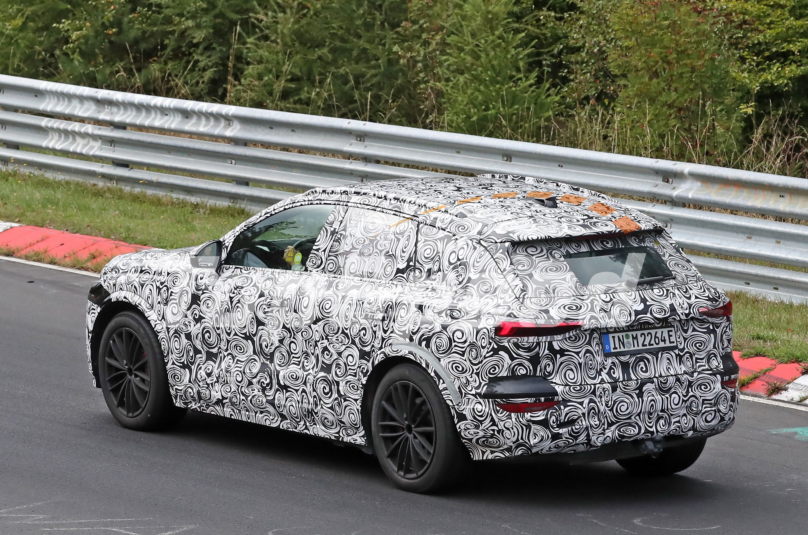 Spy Shots: An Early Look At The Audi Rs Q6 E-tron