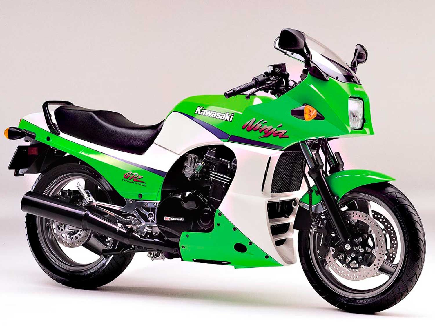 Kawasaki GPz900 in green