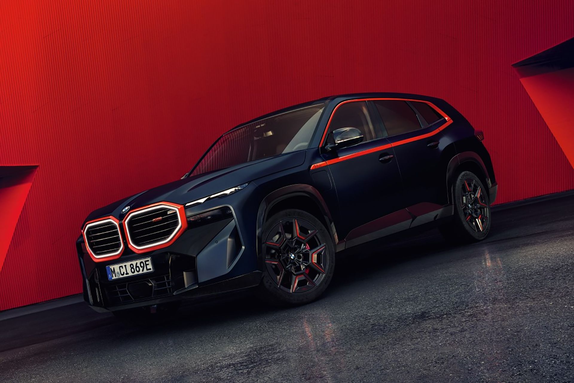 here-s-your-first-look-at-the-738-horsepower-bmw-xm-label-red