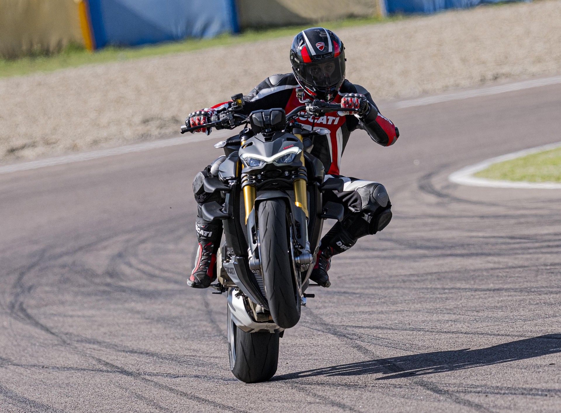 2023 Ducati Streetfighter V4 Follows The Panigales Footsteps With