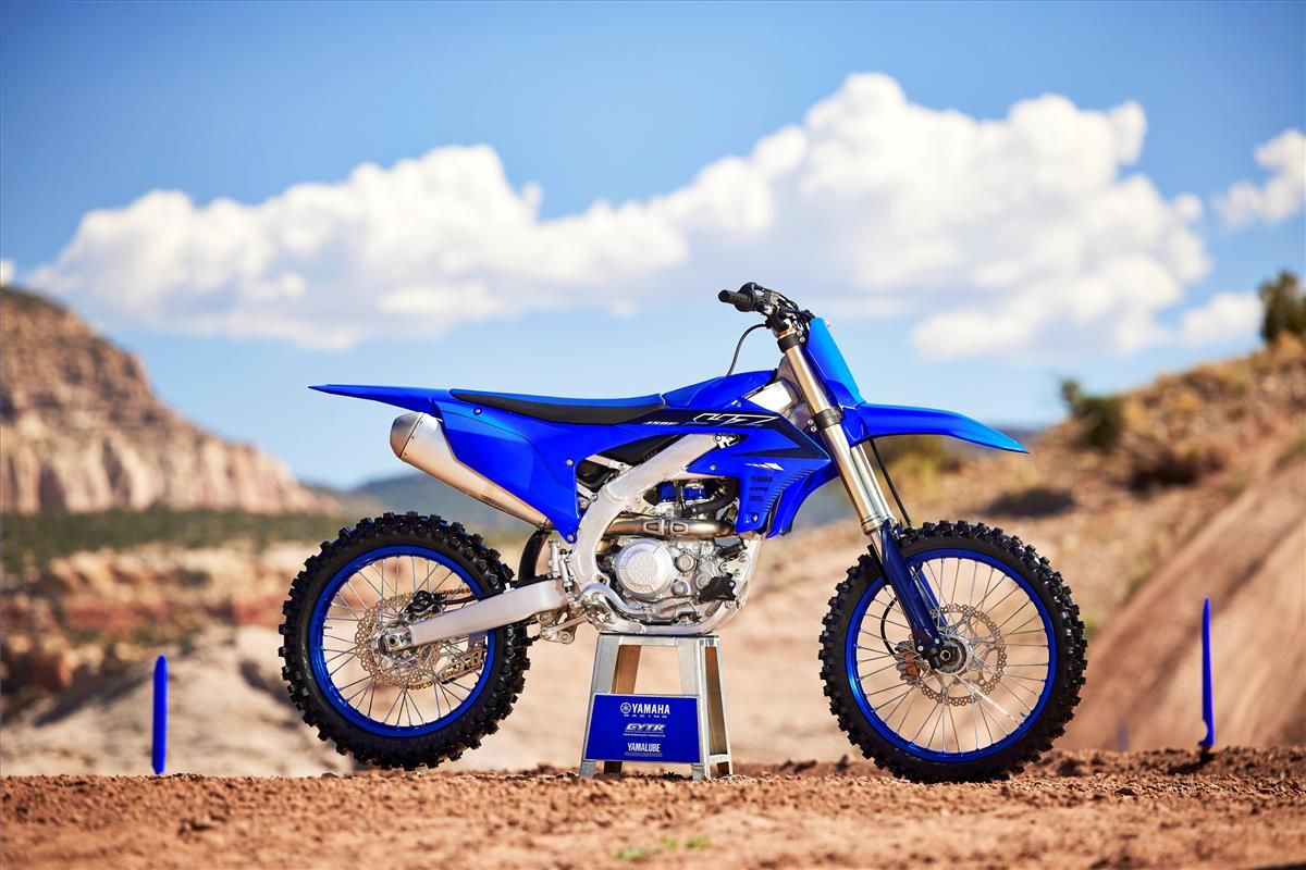 The 2023 Yamaha YZ450F Outpaces The Competition Again... Facing Backwards!