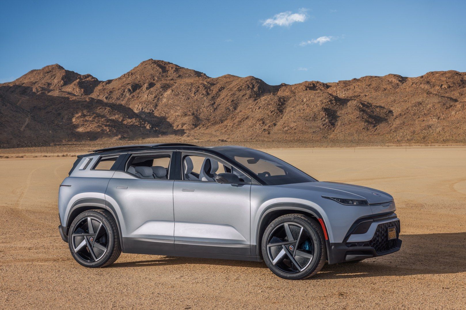 2024 Fisker Ocean No deserto