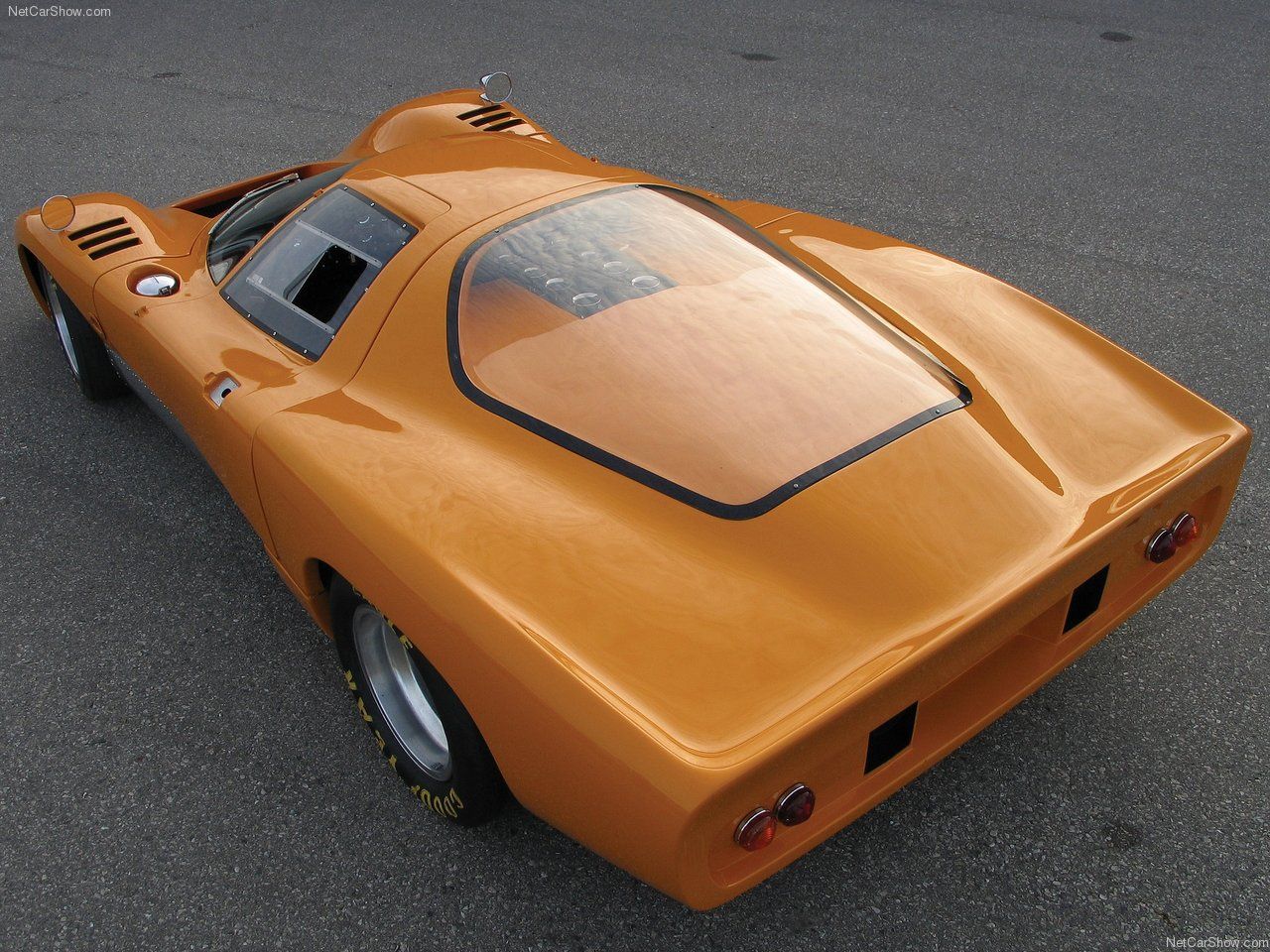 orange McLaren M6GT