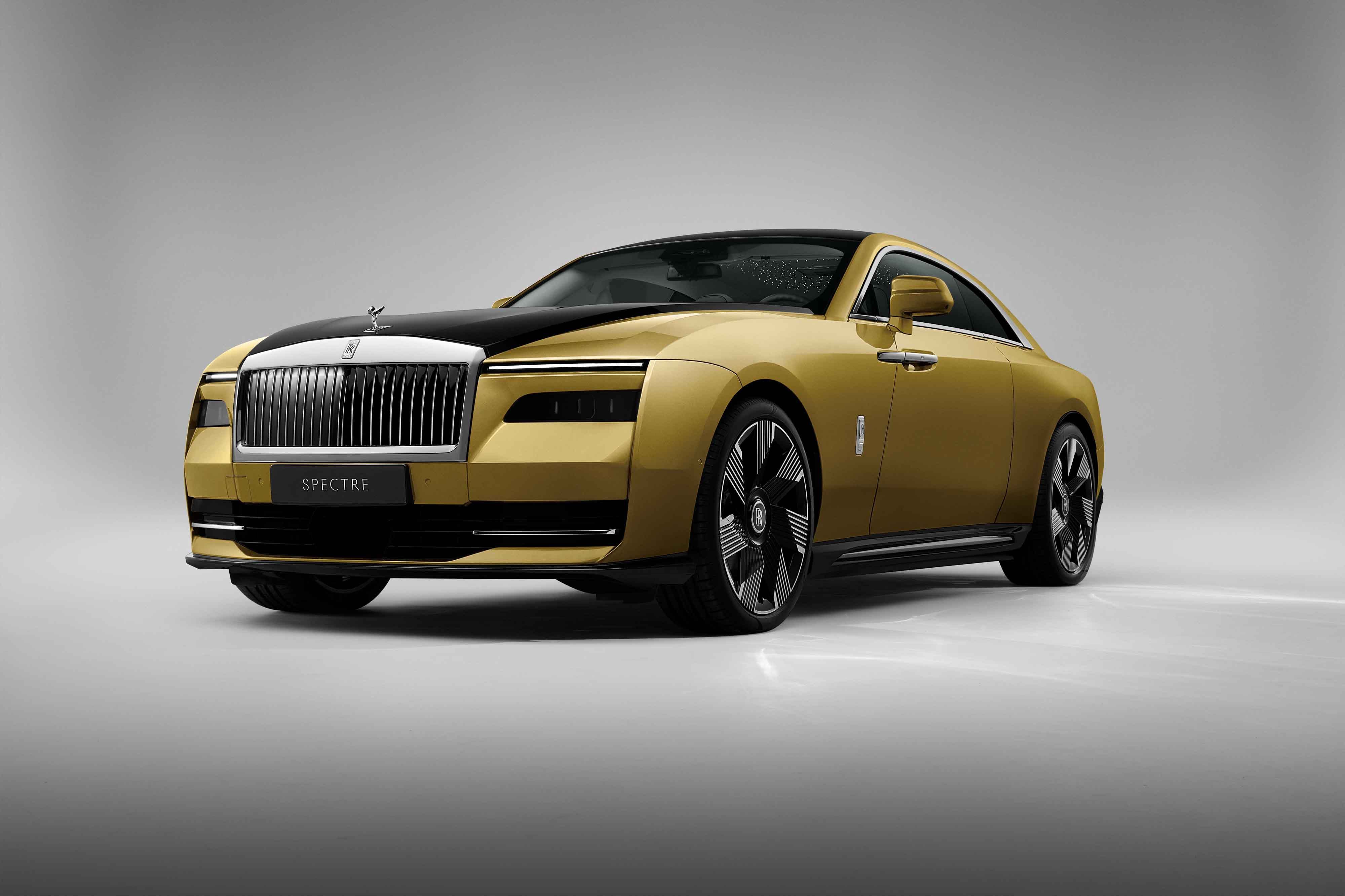 Rolls Royce Spectre 2024 yang diparkir