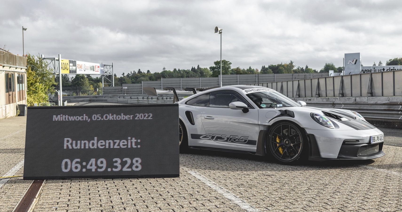 911 GT3 RS breaks nuburgring record