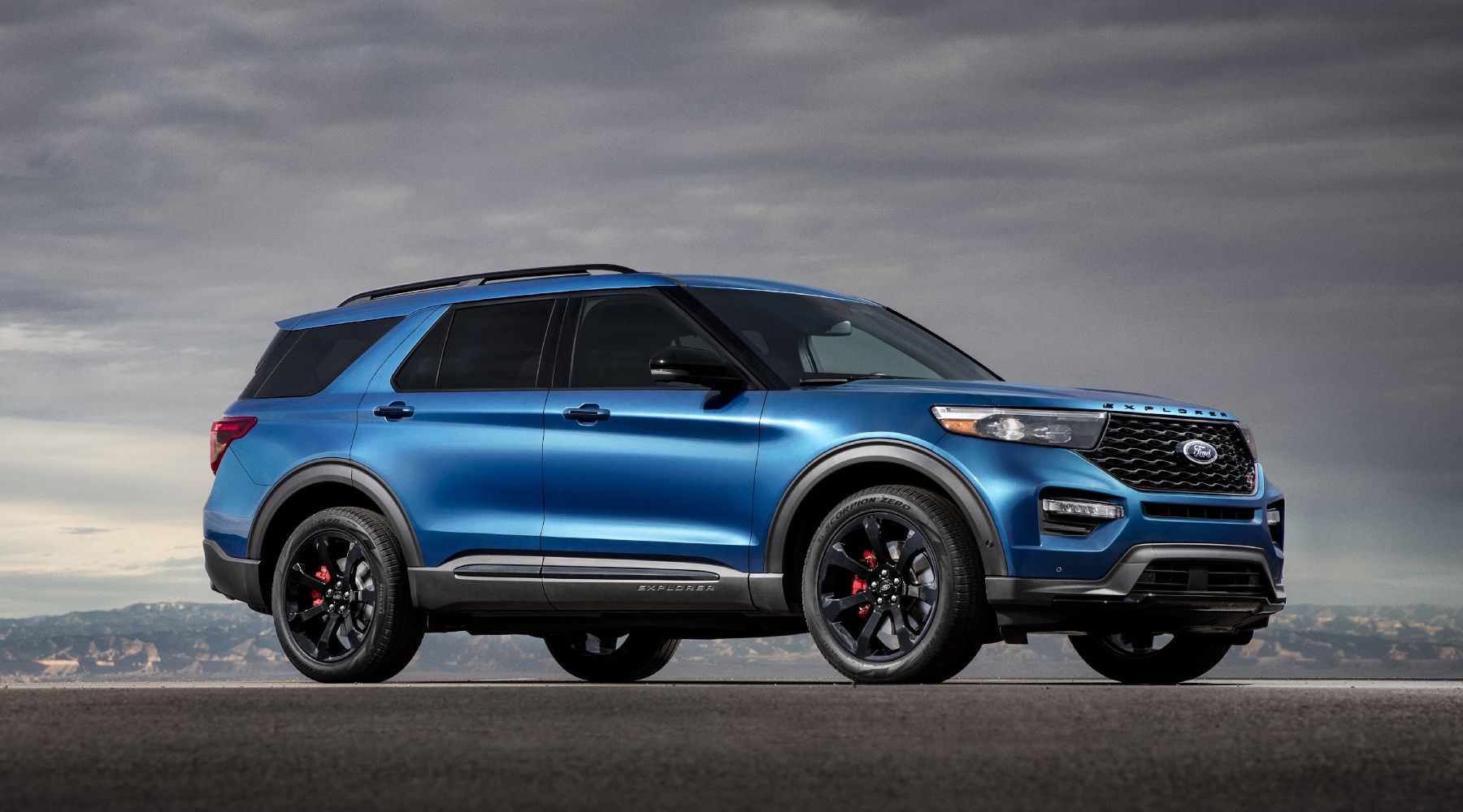 Front three-quarters view of a blue 2022 Ford Explore ST with the performance package.