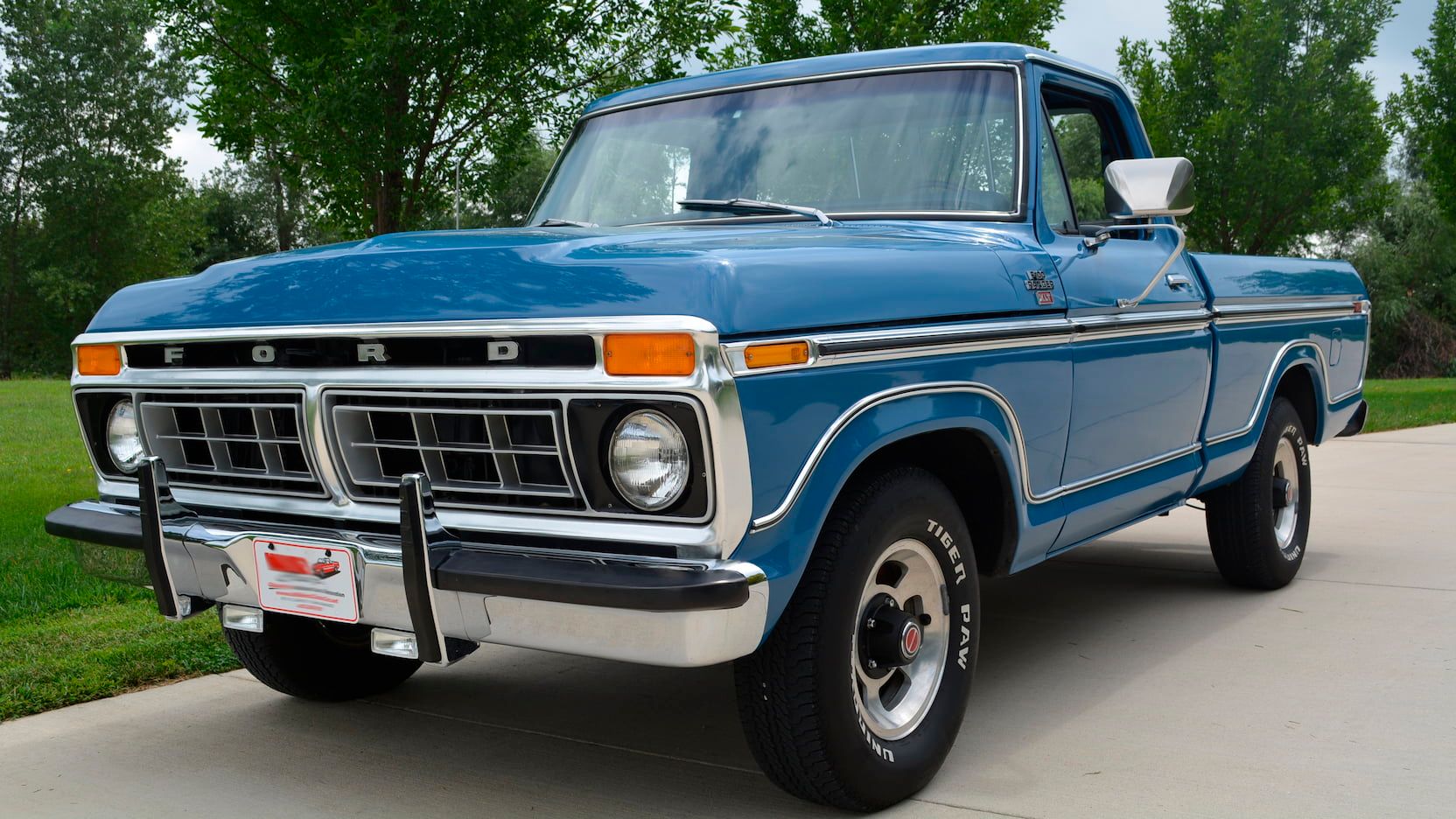 A parked 1977 Ford F100