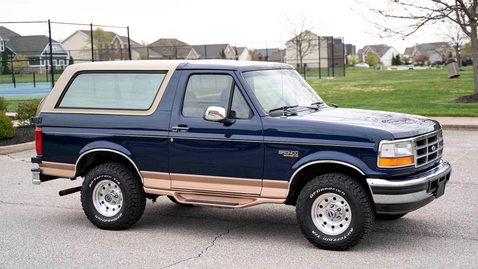 A parked 1995 Ford Bronco Eddie Bauer Edition