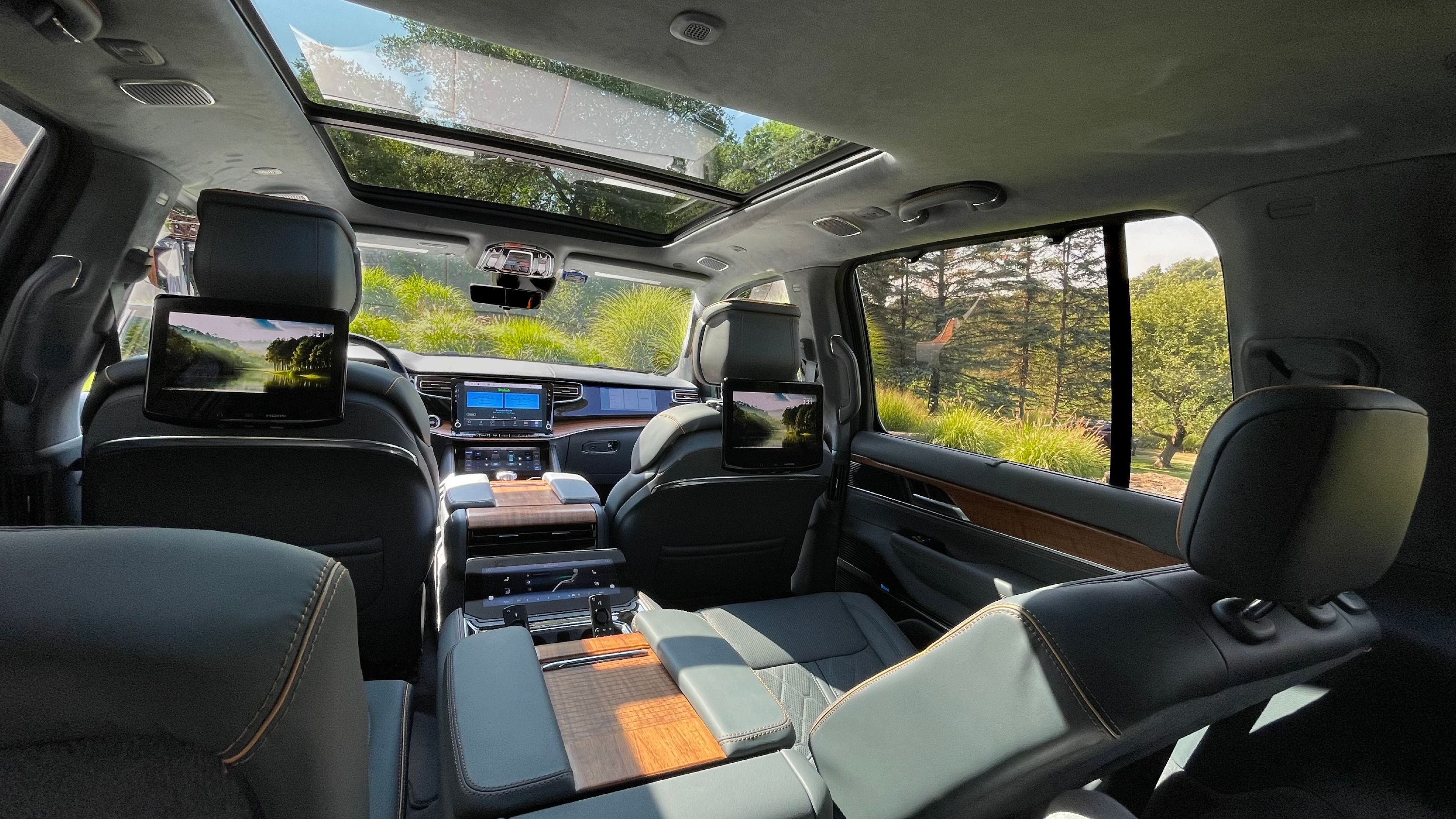 2022 Jeep Grand Wagoneer Interior