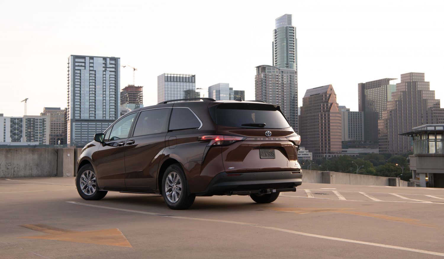 Battle of the Hybrid Minivans Chrysler Pacifica vs Toyota Sienna