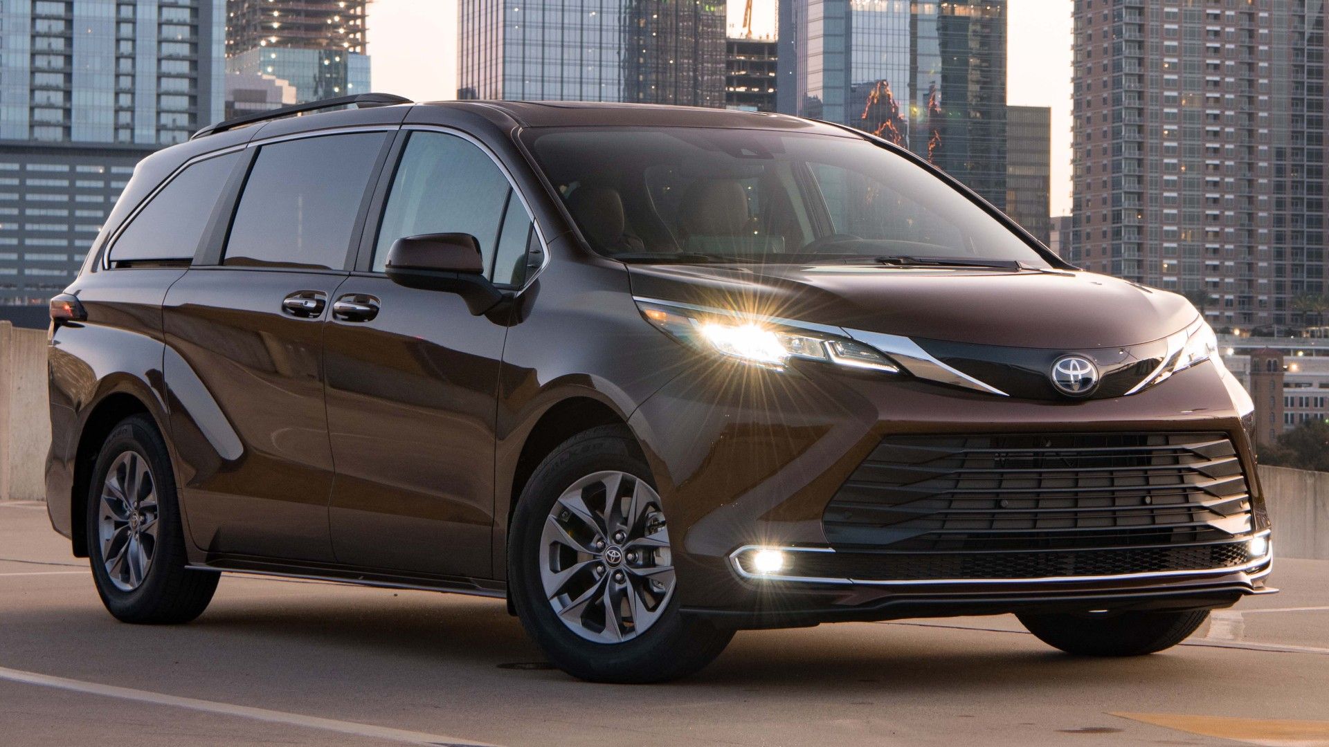 10 Things To Know About The Toyota Sienna Hybrid
