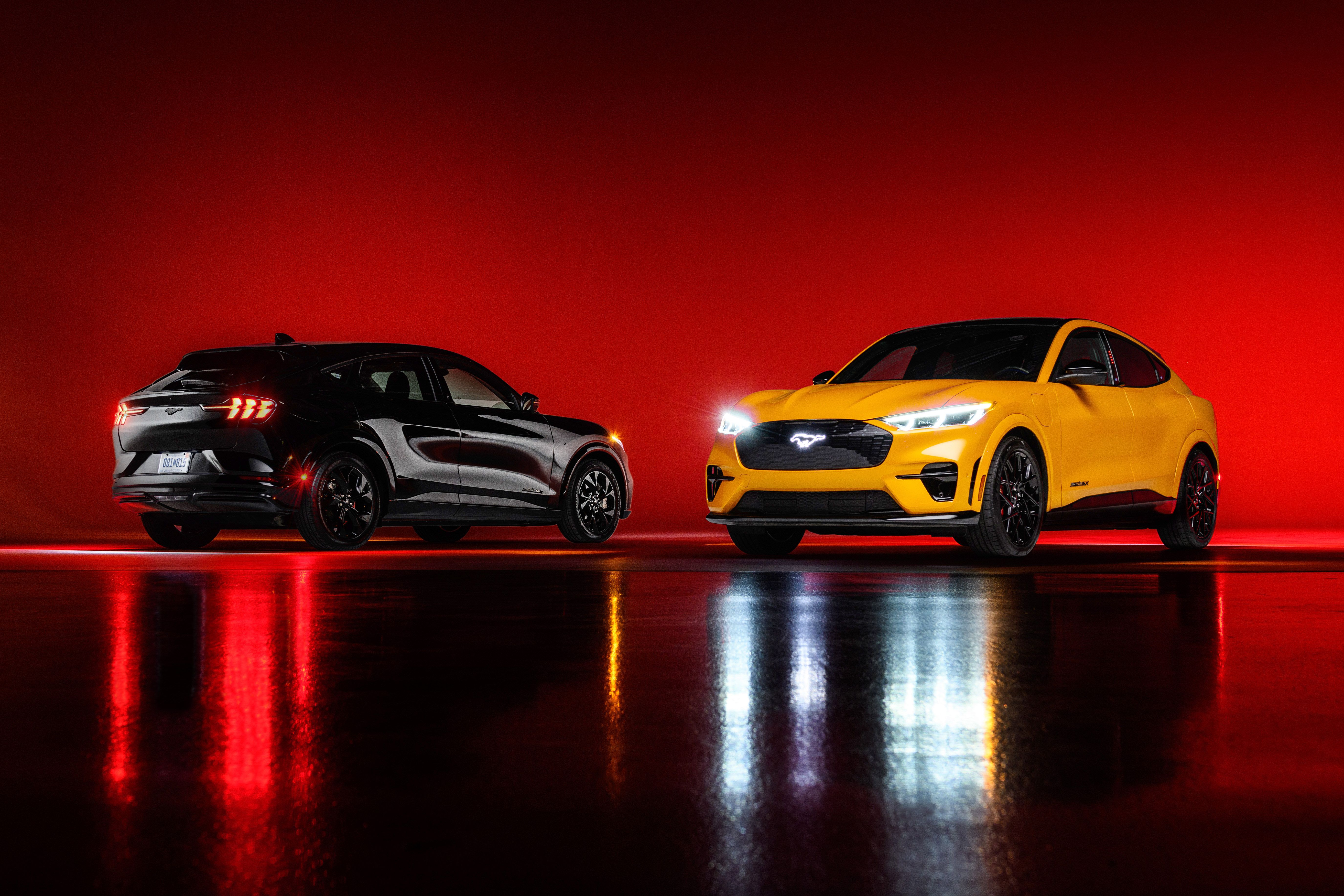 2023-Mustang-Mach-E-Premium-Nite-Pony-Package_2023-Mustang-Mach-E-GT-Performance-Edition-Nite-Pony-Package-1