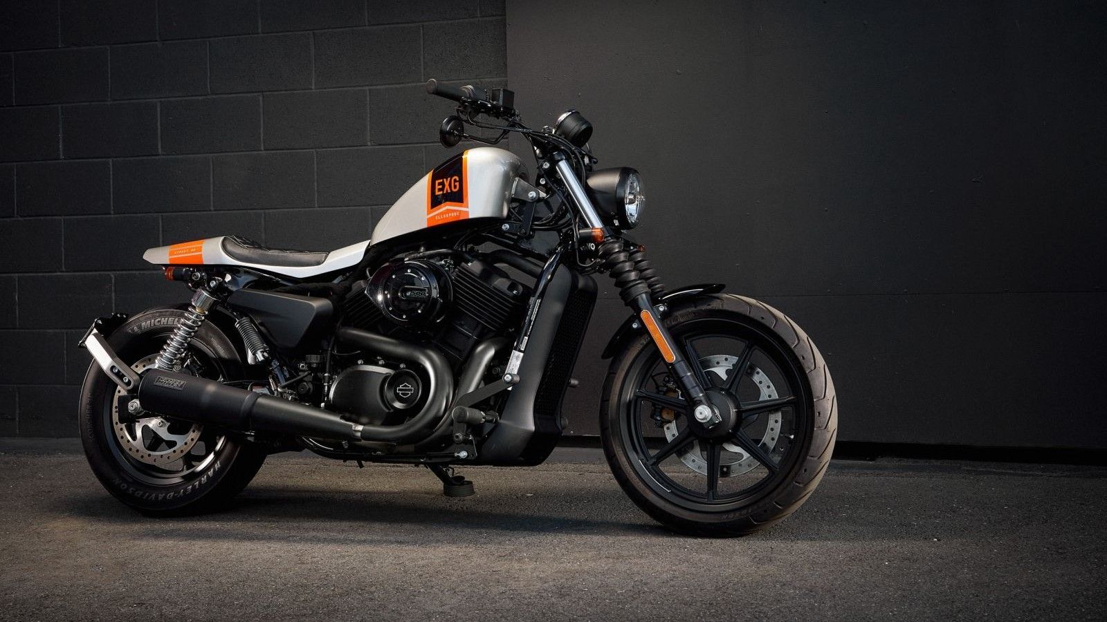 Custom-Harley-Davidson-Street-500 quarter
