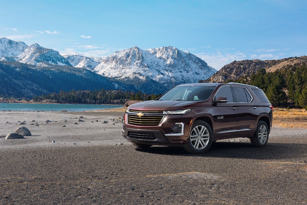 2022 Chevy Traverse High Country parked