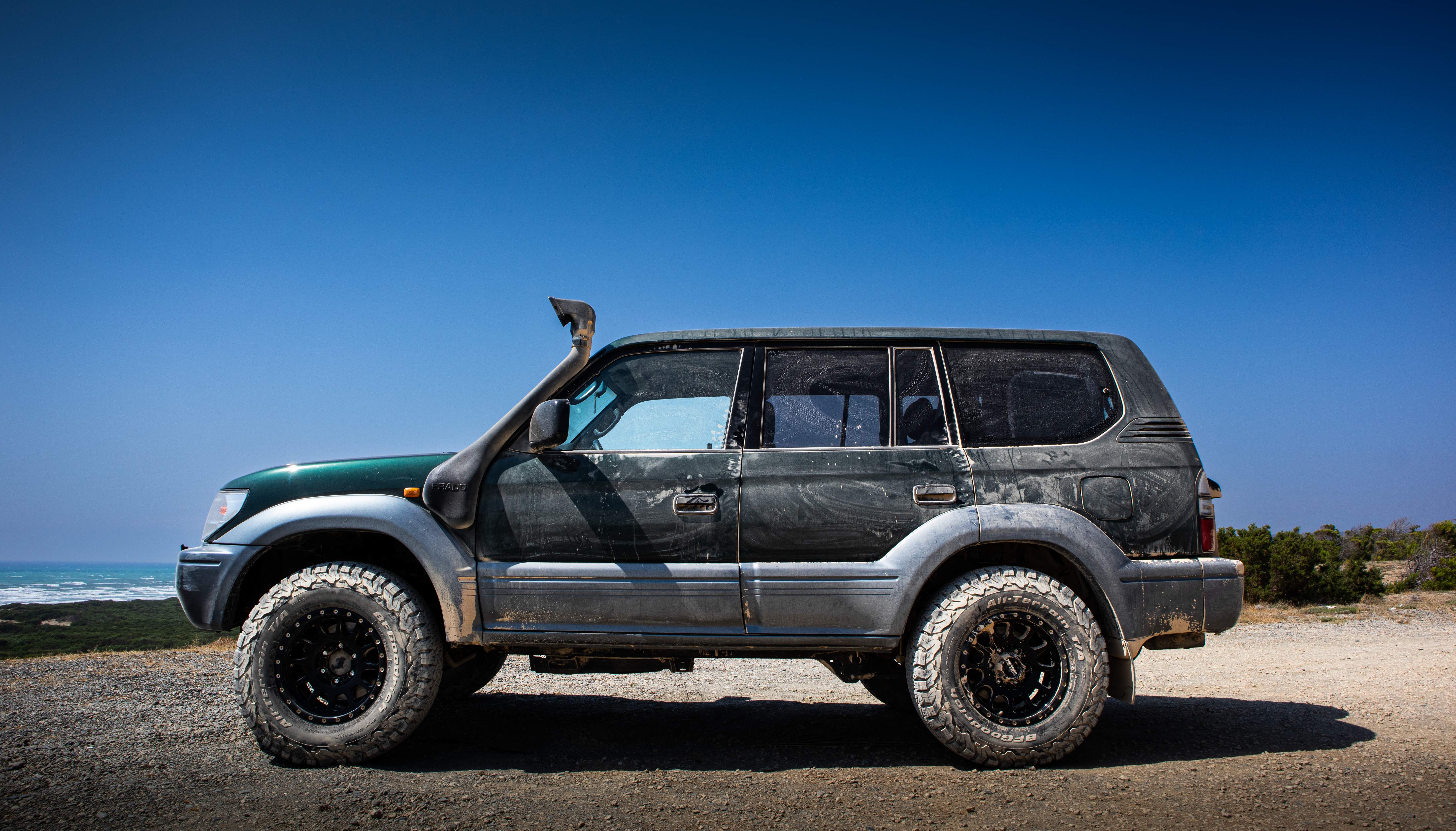 Tiro lateral do Toyota Land Cruiser 90 