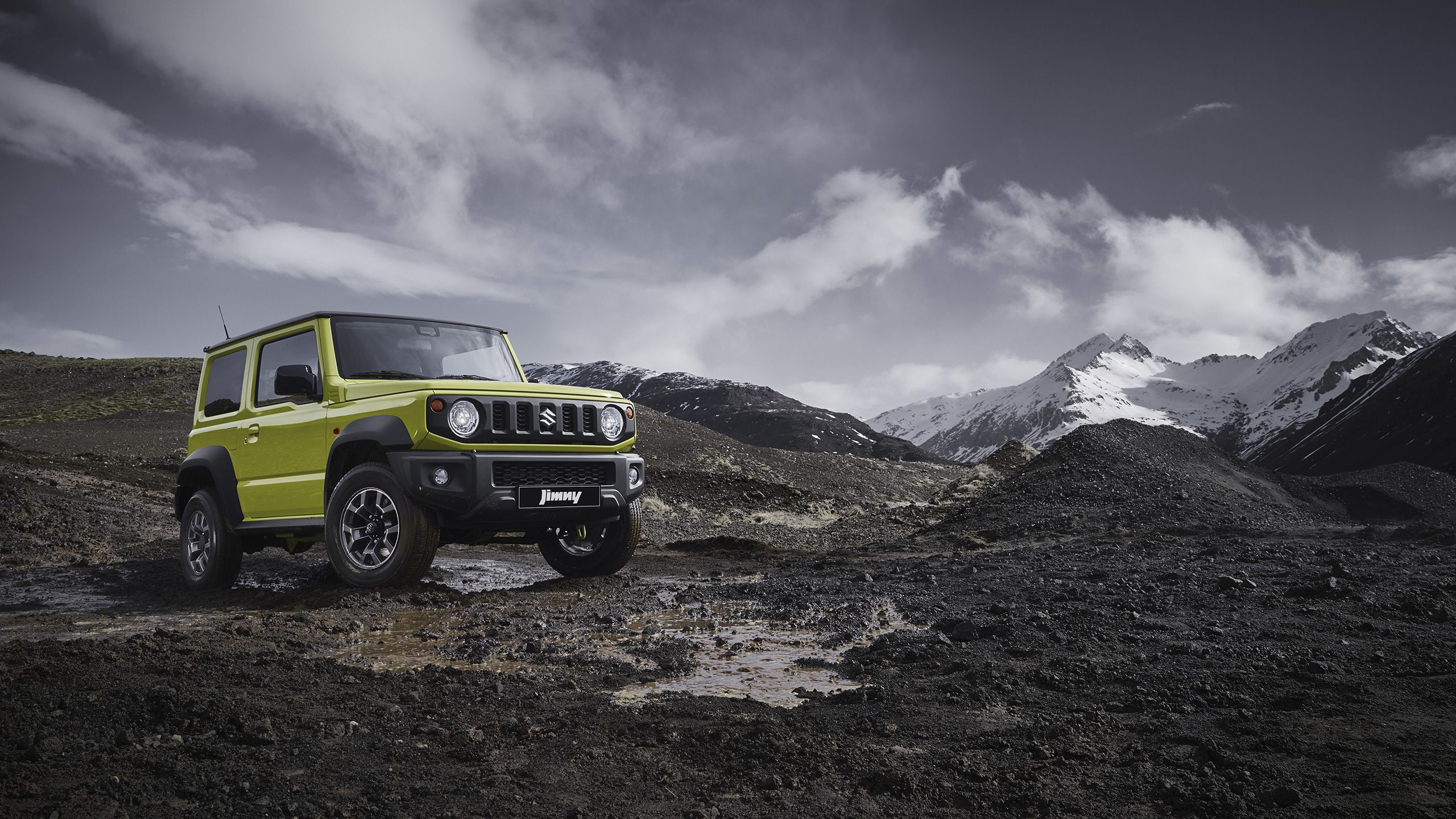 Tiro frontal de três quartos do Suzuki Jimny