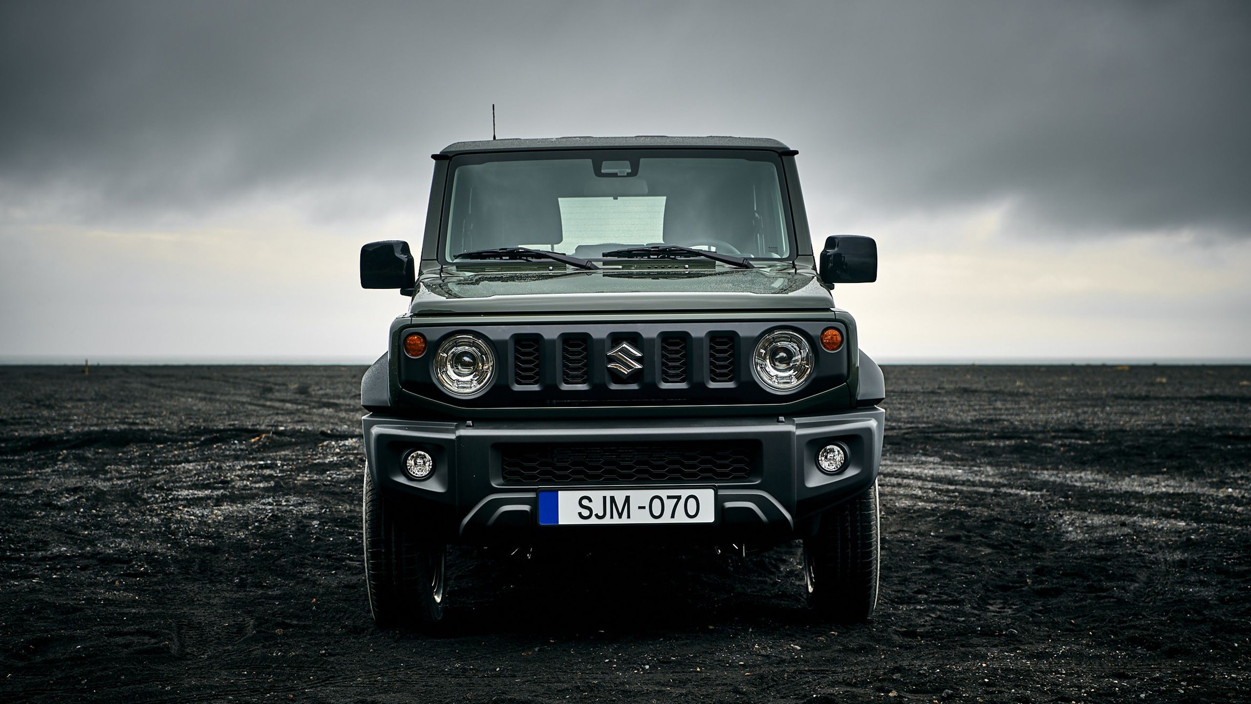 Foto frontal do Suzuki Jimny 
