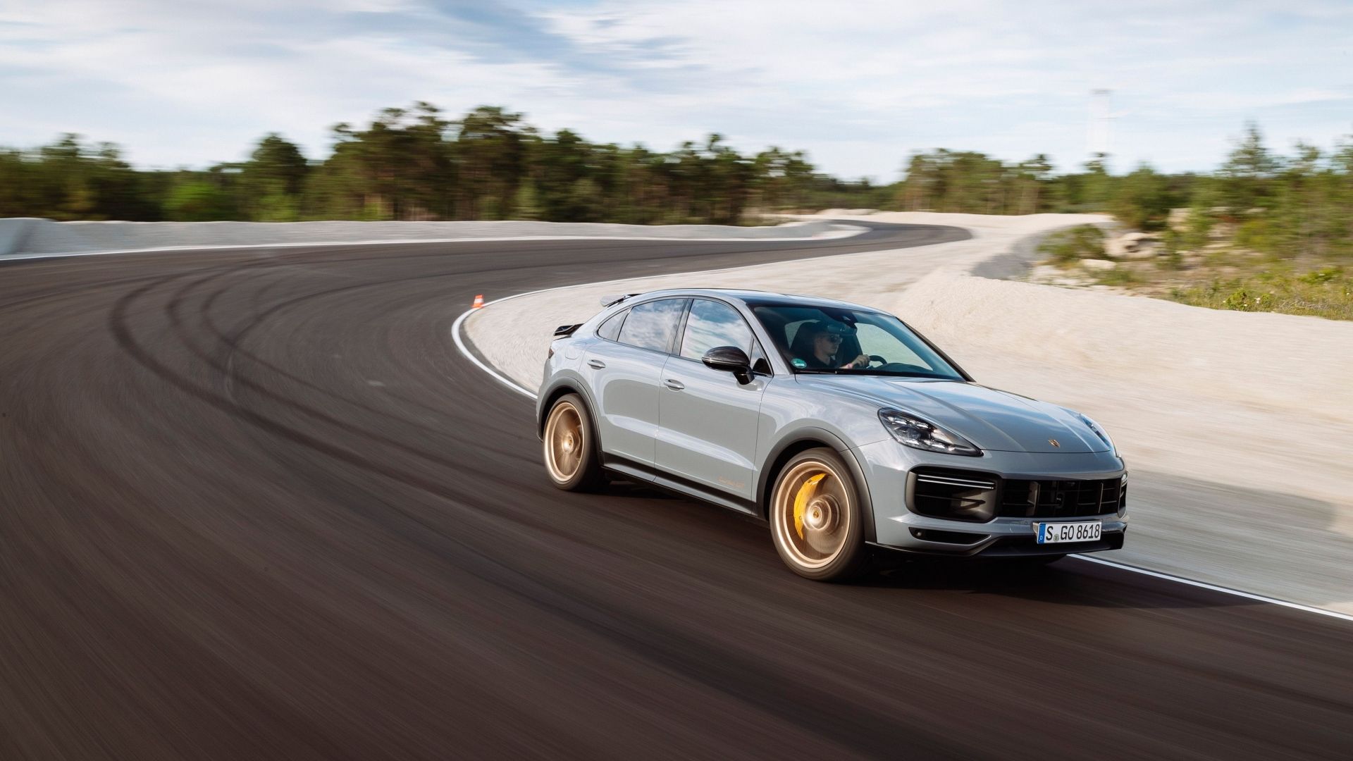 Porsche Cayenne Turbo GT cinza