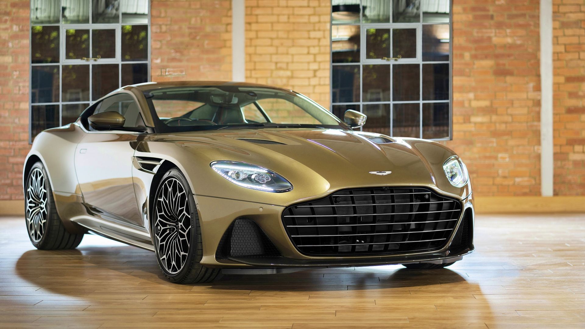 Um Aston Martin DBS Superleggera 2019 marrom 