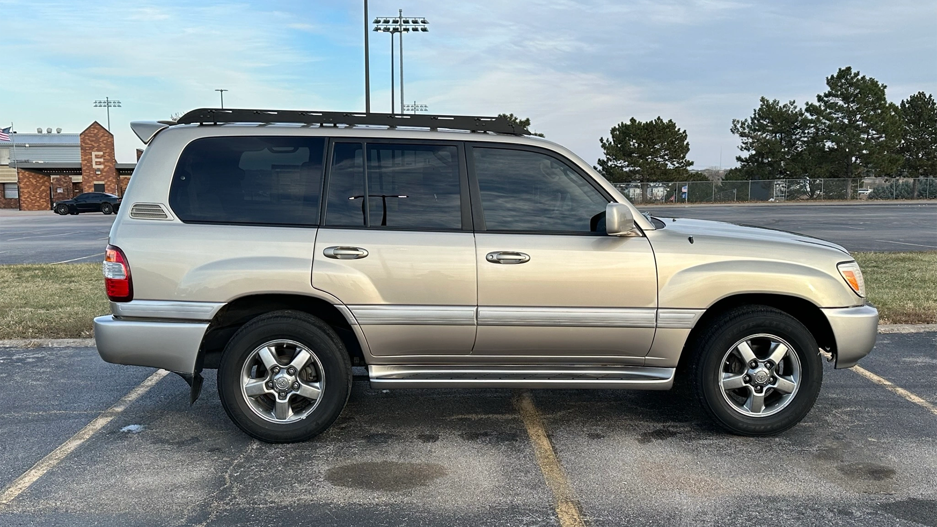 Tiro lateral do Toyota Land Cruiser Série 100