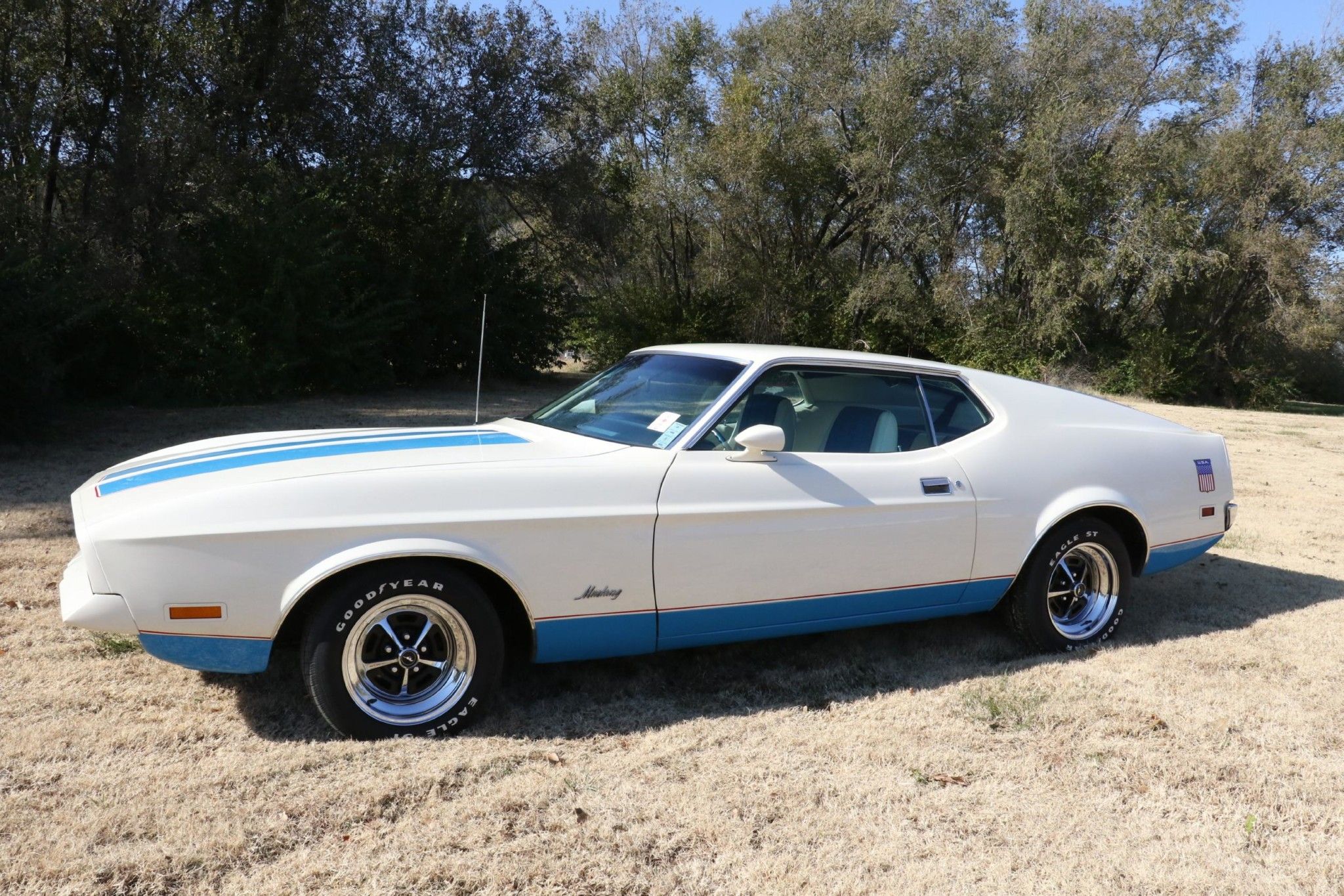 White 1972 Ford Mustang