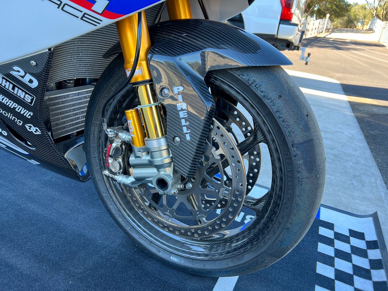 Garpu balap BMW HP4 2018