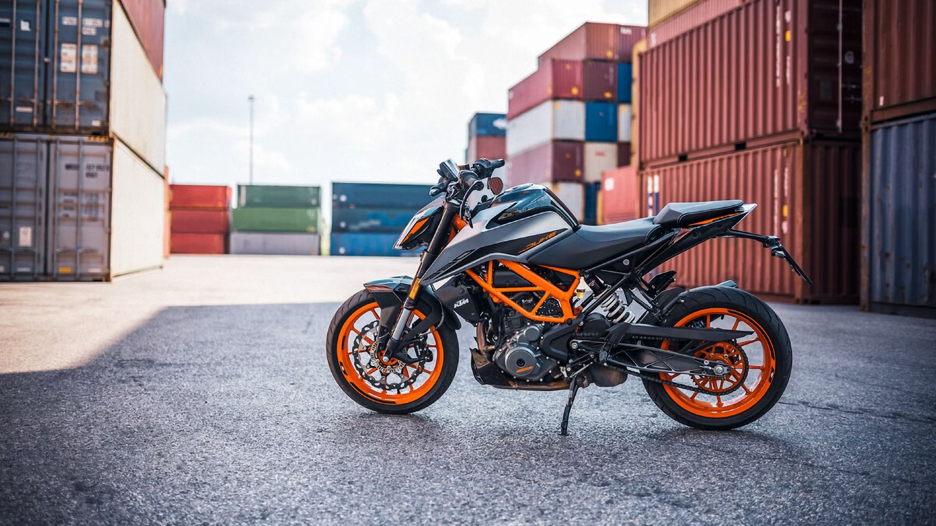 Got my first bike about a month ago, a small ktm duke 125 2015. I only want  a new full system exhaust, but it is kind of expencive. Does anyone know  some