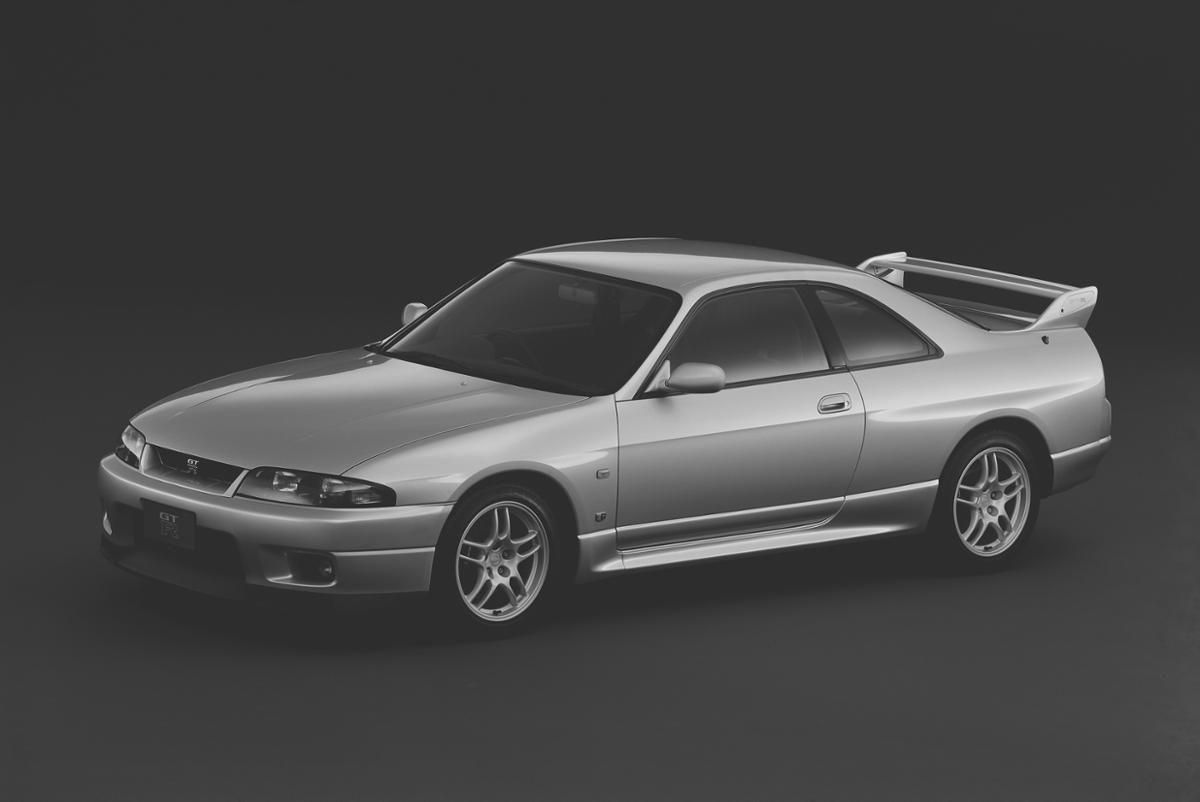 R33 GT-R Nissan Skyline em escala de cinza