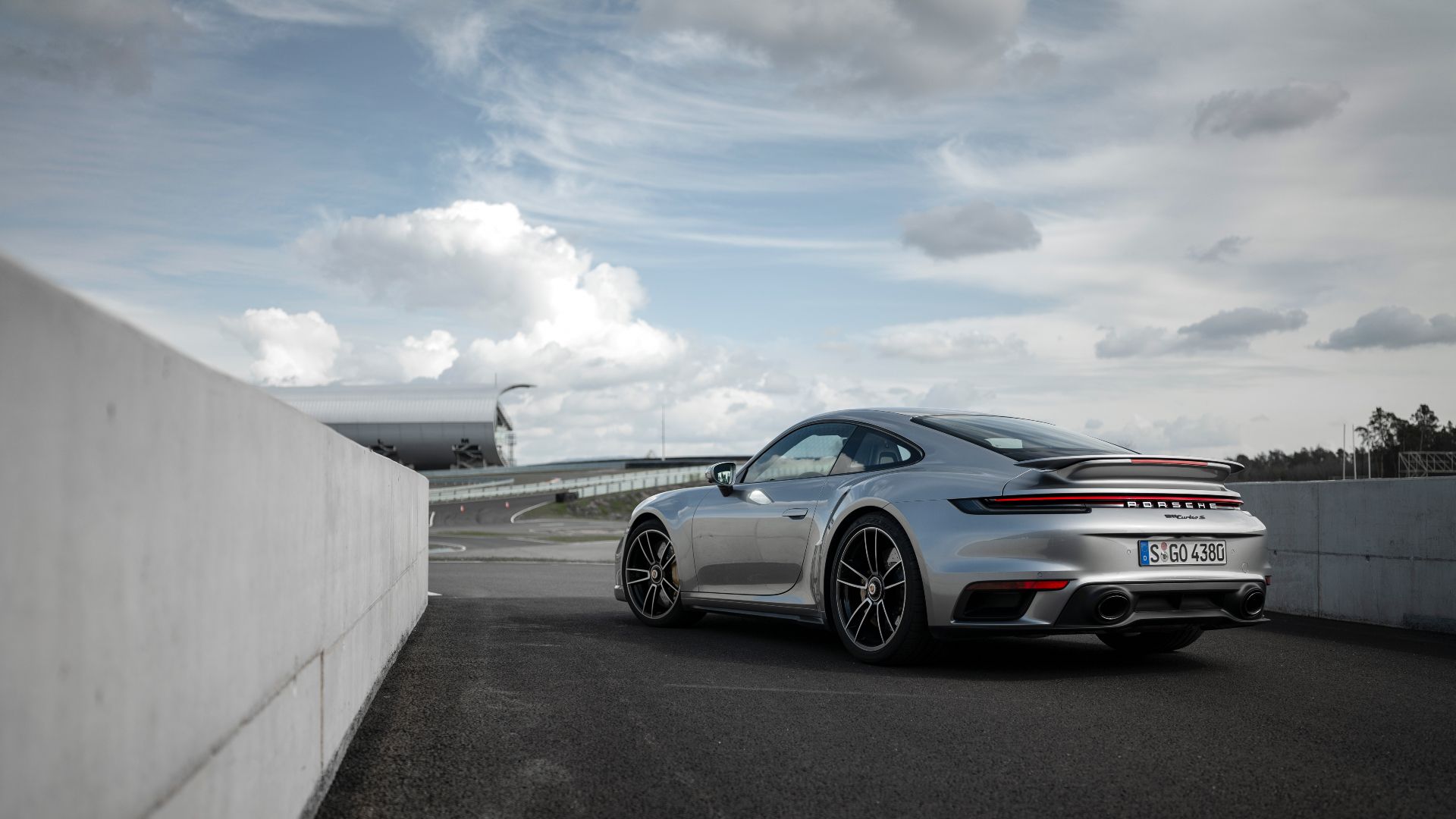 2022 Porsche 911 992 Turbo S estacionado