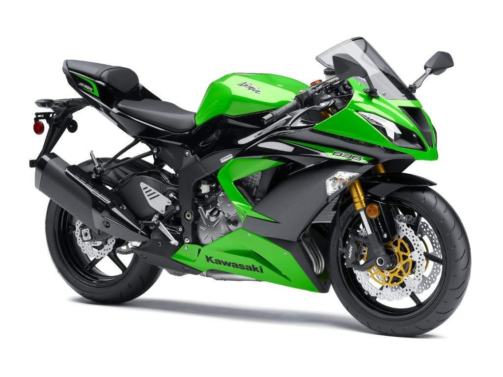 Kawasaki Ninja ZX-6R studio shot