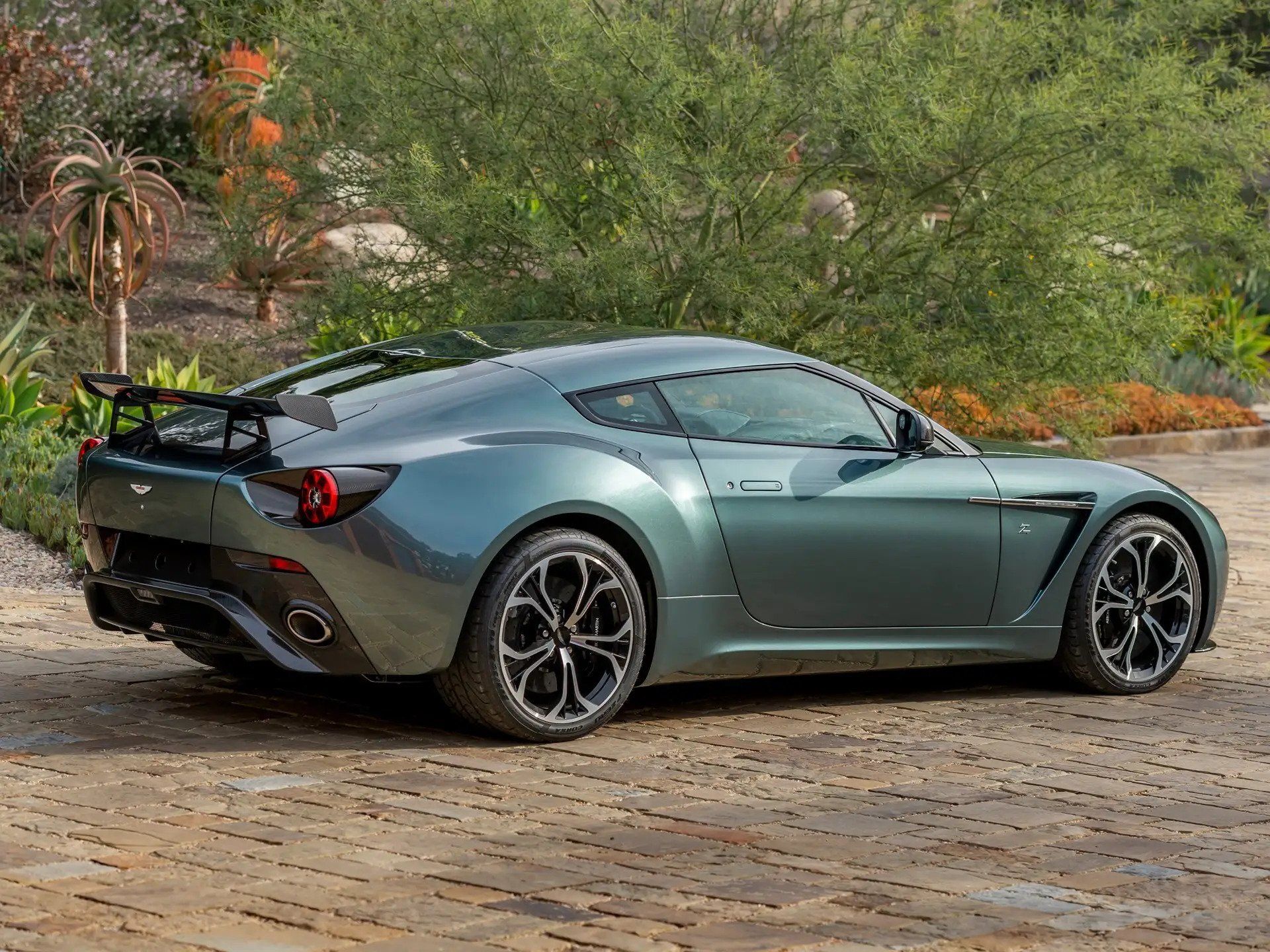 Aston Martin V12 Zagato - Wikipedia