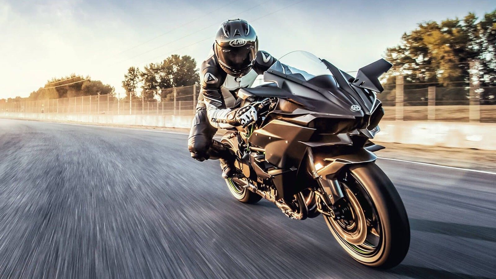 13 Reasons Why The Kawasaki Ninja H2R Is The Craziest Motrocycle In the  World