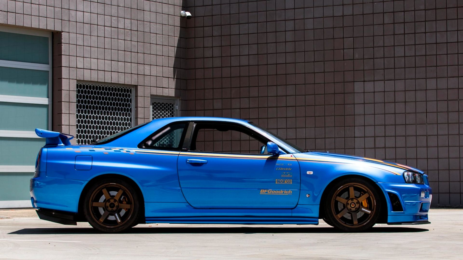 Nissan R34 Skyline GT-R Lado