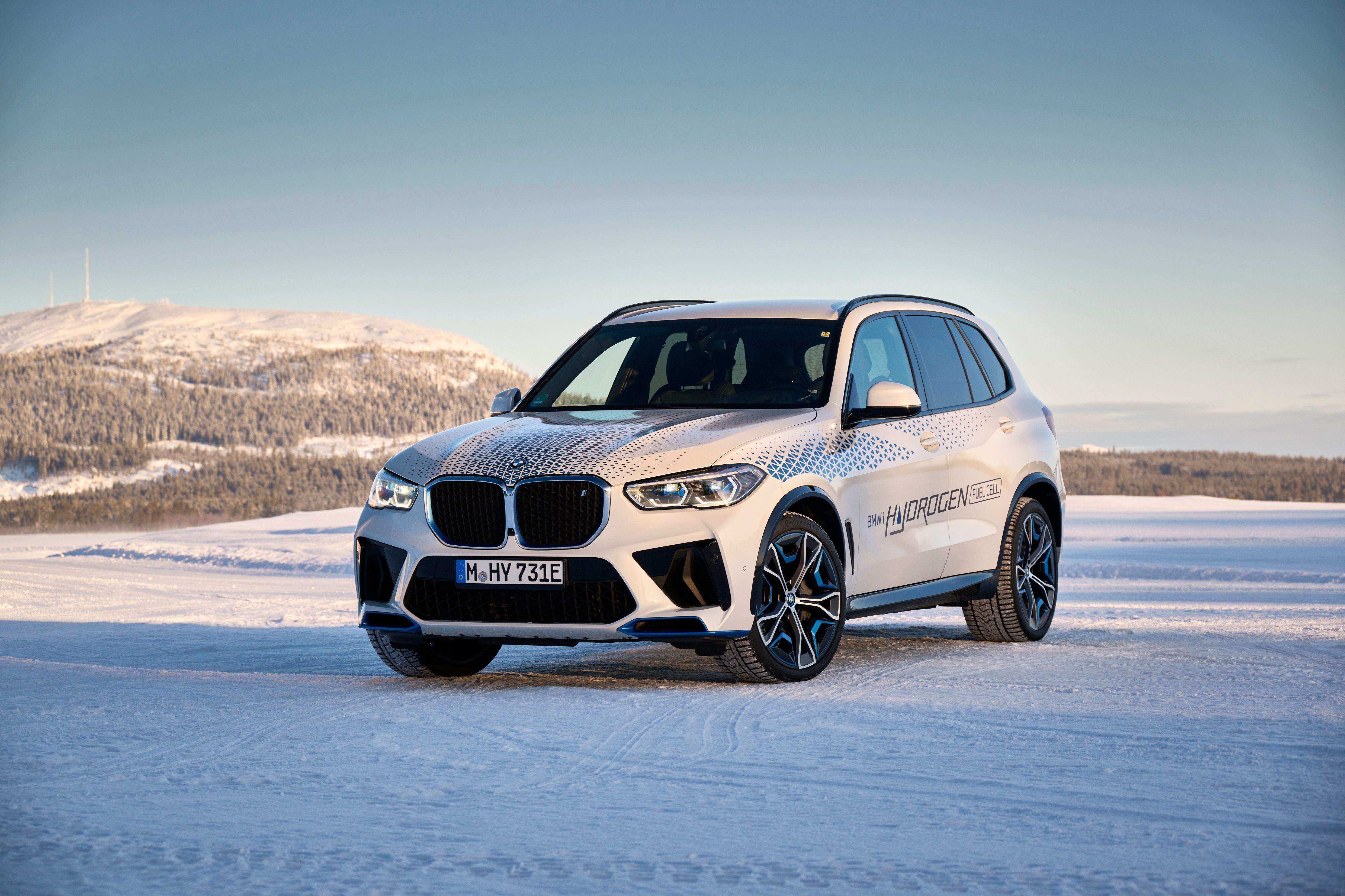BMW iX5 dalam pengujian musim dingin
