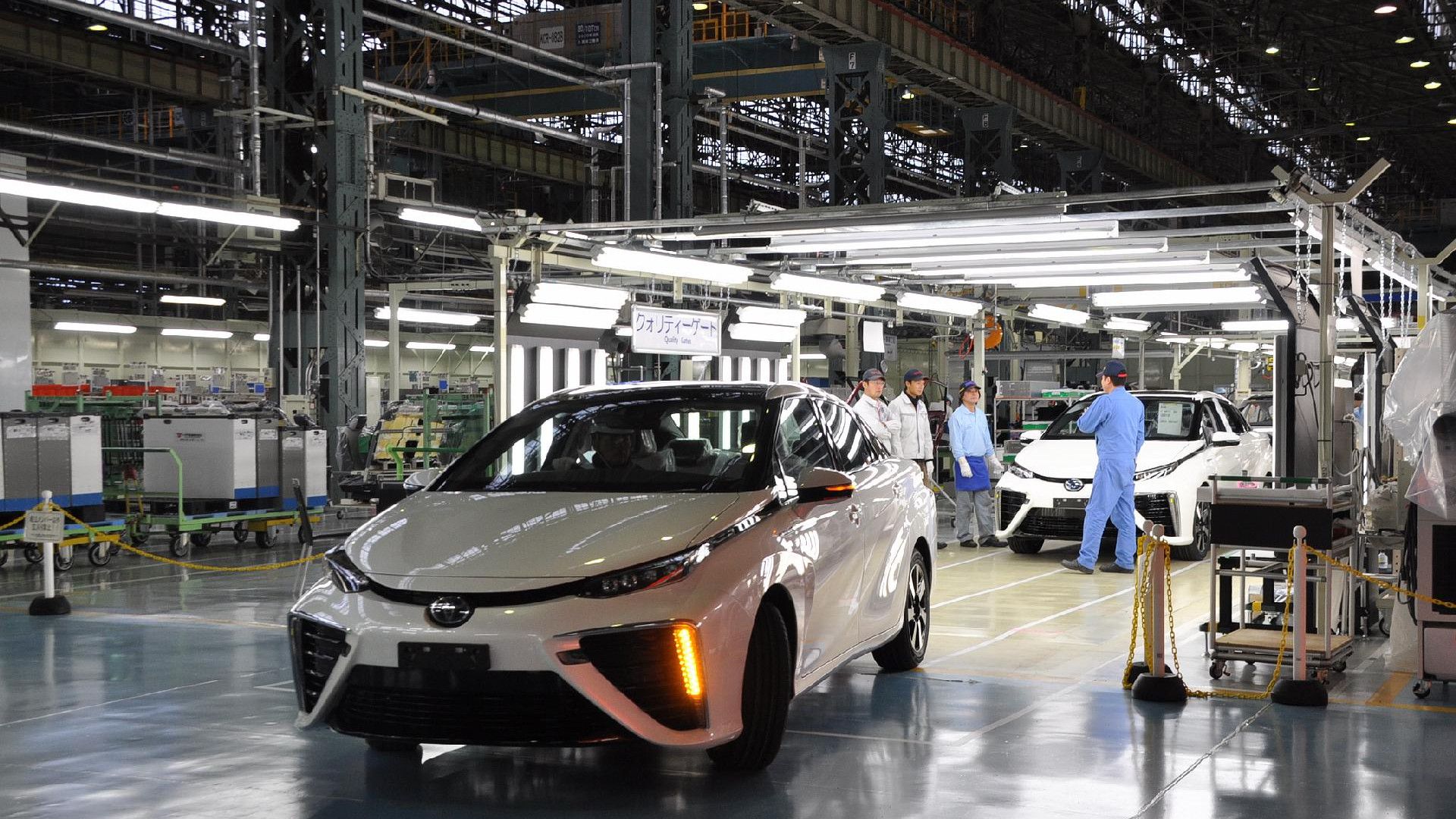 White Toyota Mirai 