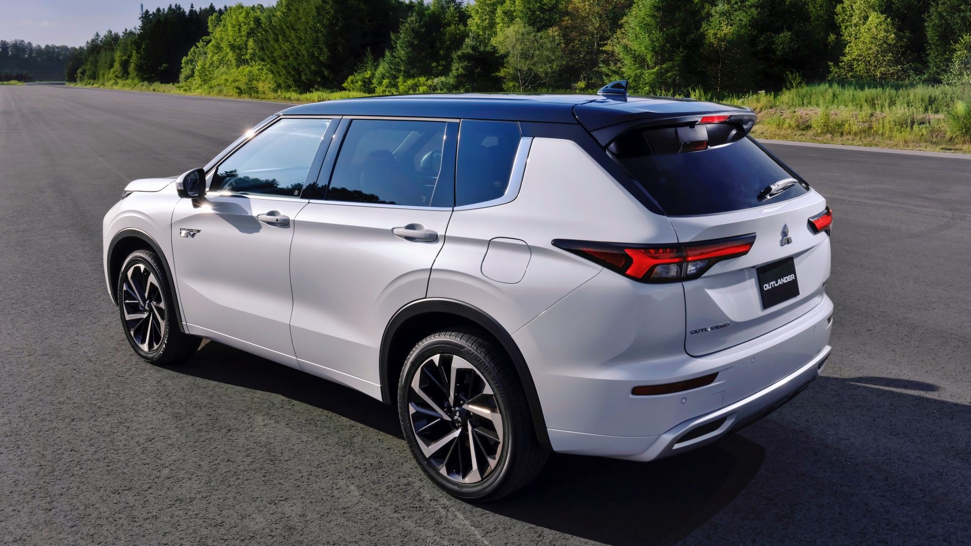 Mitsubishi Outlander PHEV branco