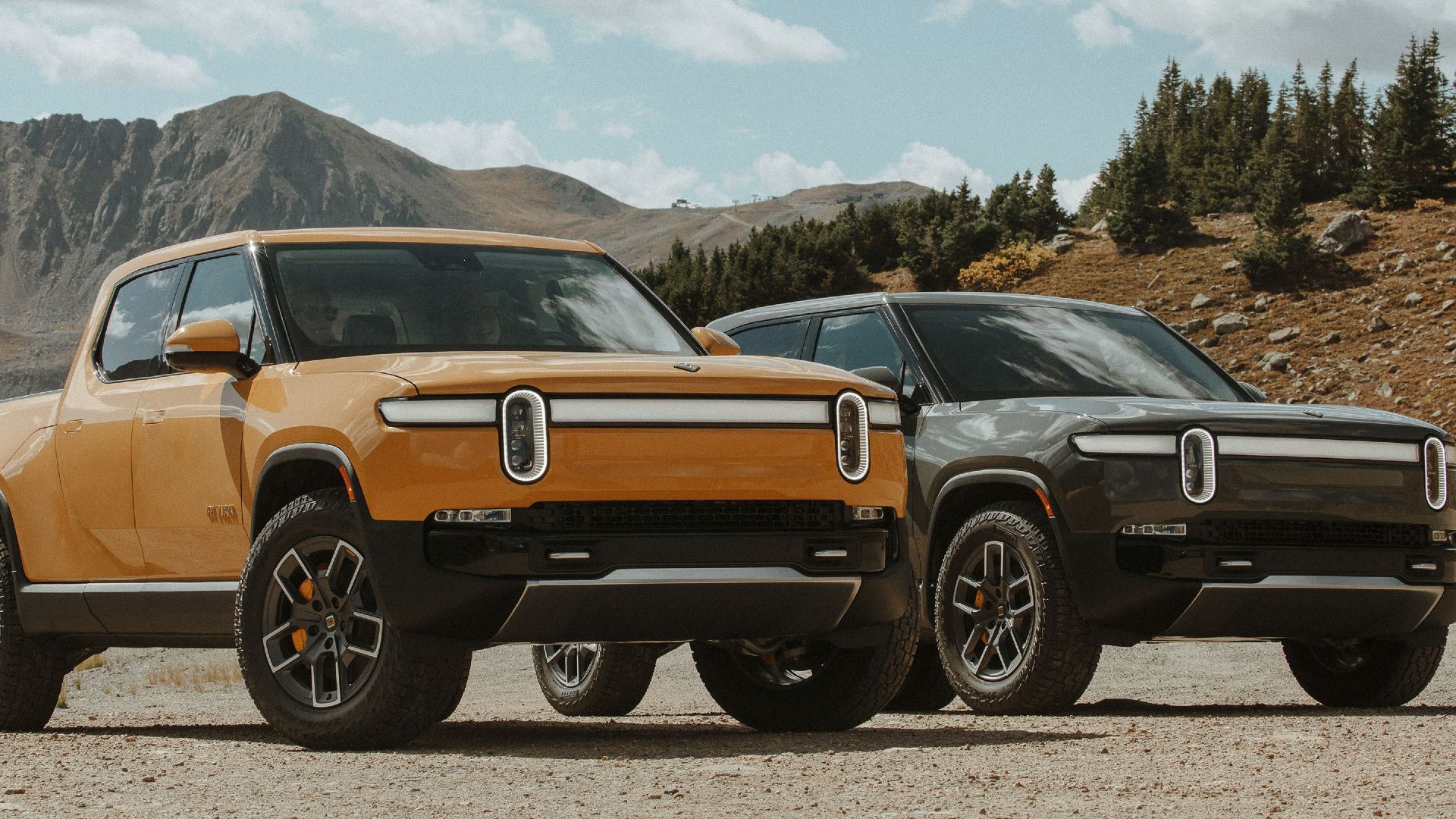 Rivian R1T in different colours