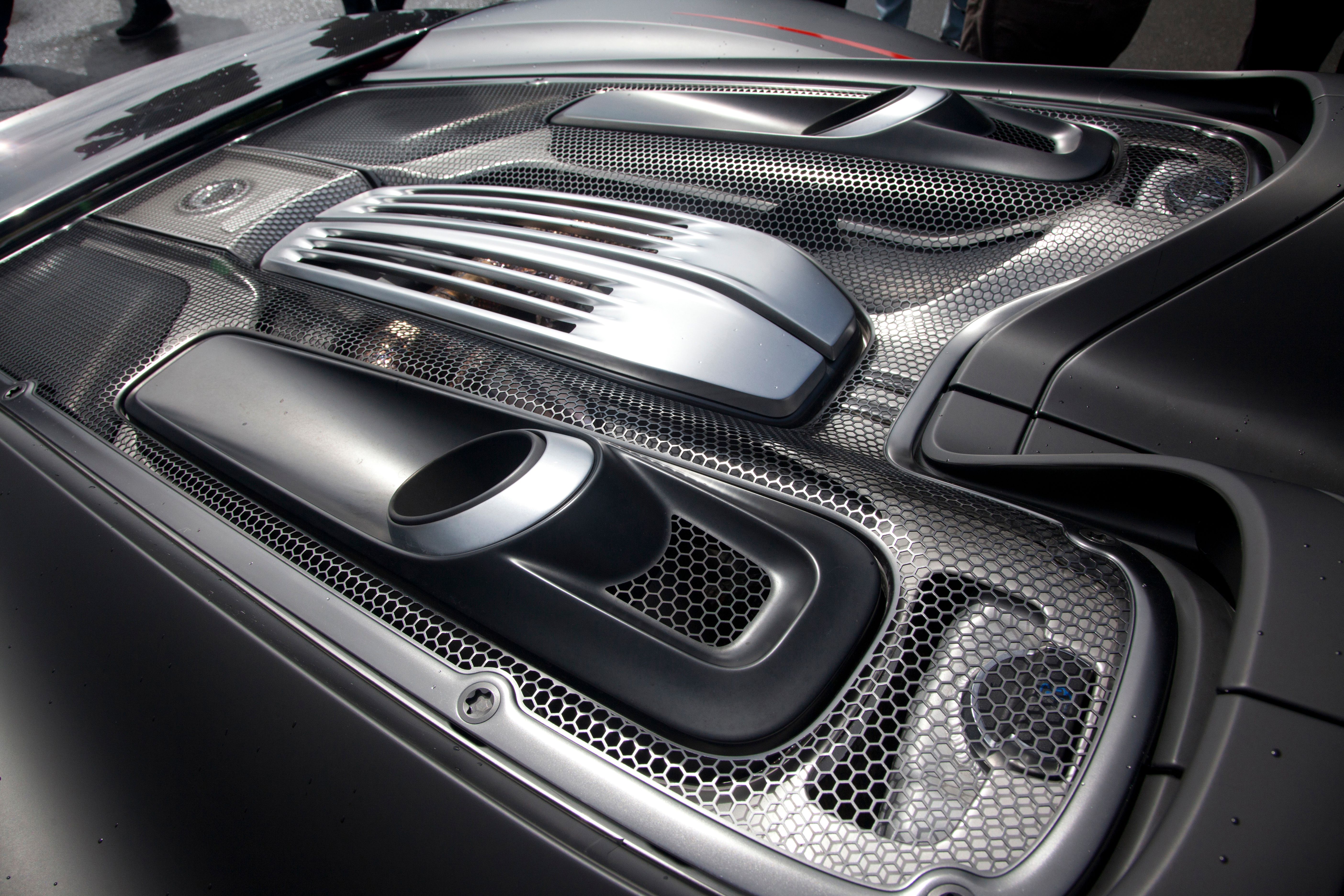 918 Spyder engine