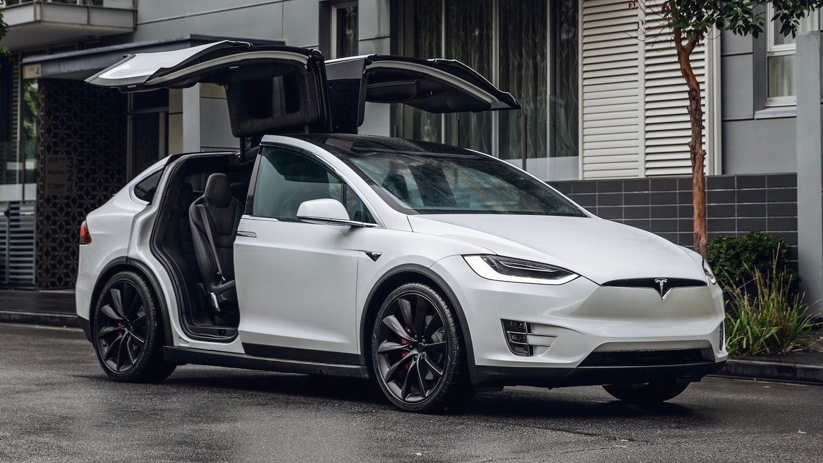 Tesla Model X Putih