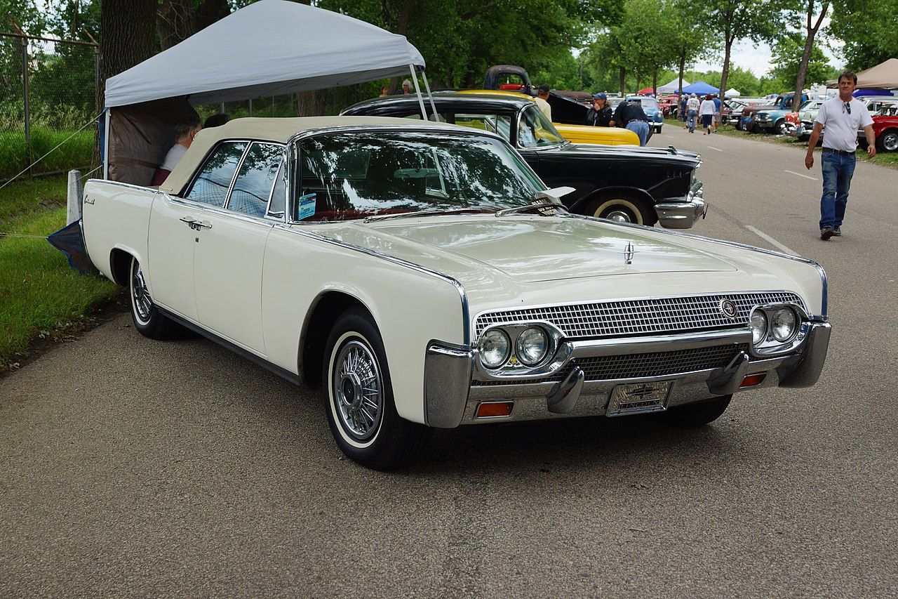 1961 Lincoln continental 