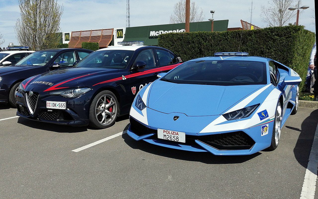 Lamborghini Huracan dari Departemen Kepolisian di Italia 