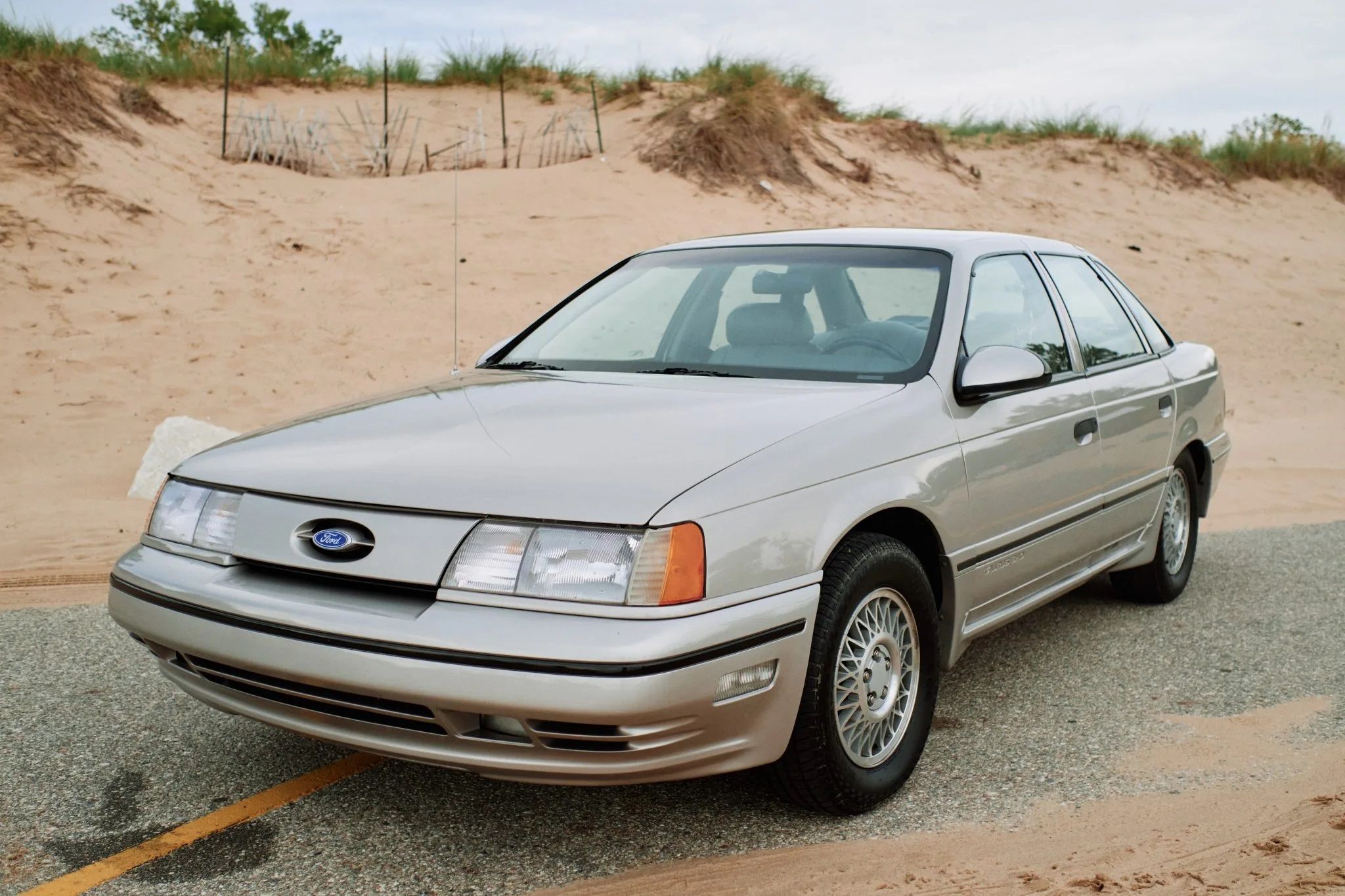 A parked 1989 Ford Taurus SHO 