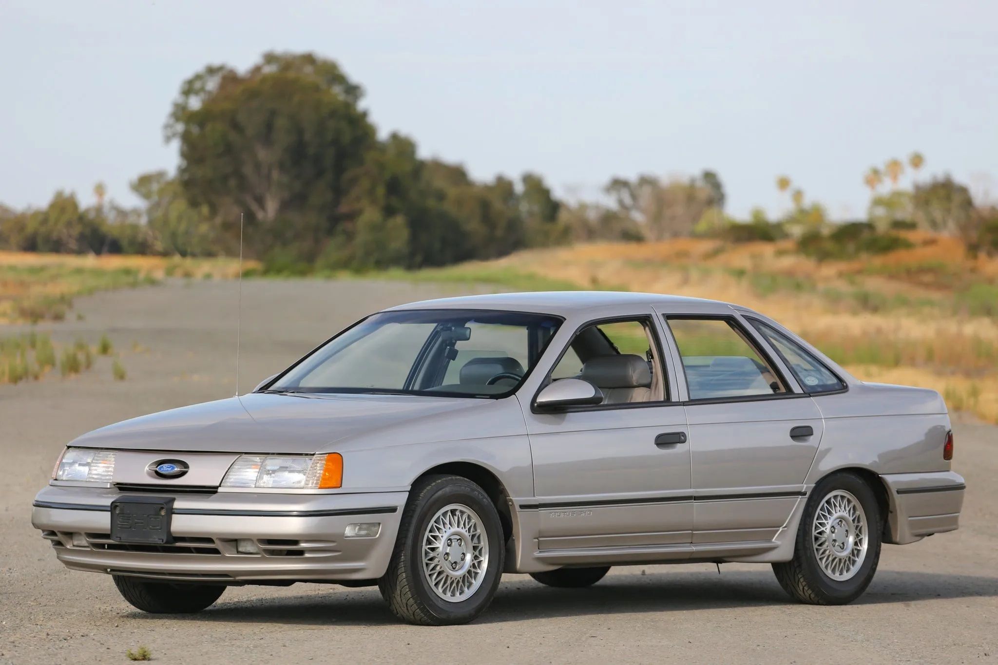 A parked 1989 Ford Taurus SHO 