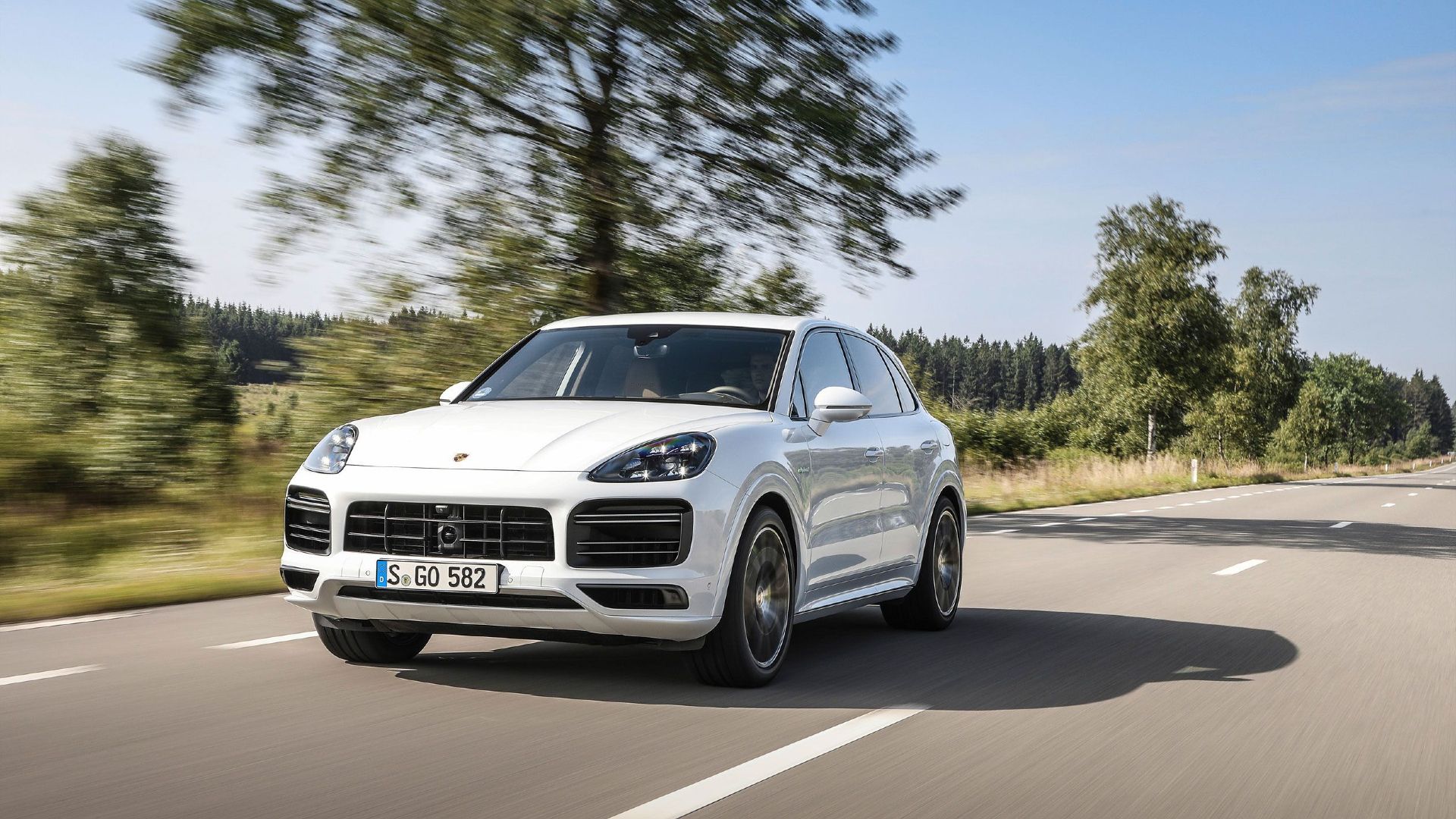 White 2022 Porsche Cayenne Turbo S E-Hybrid