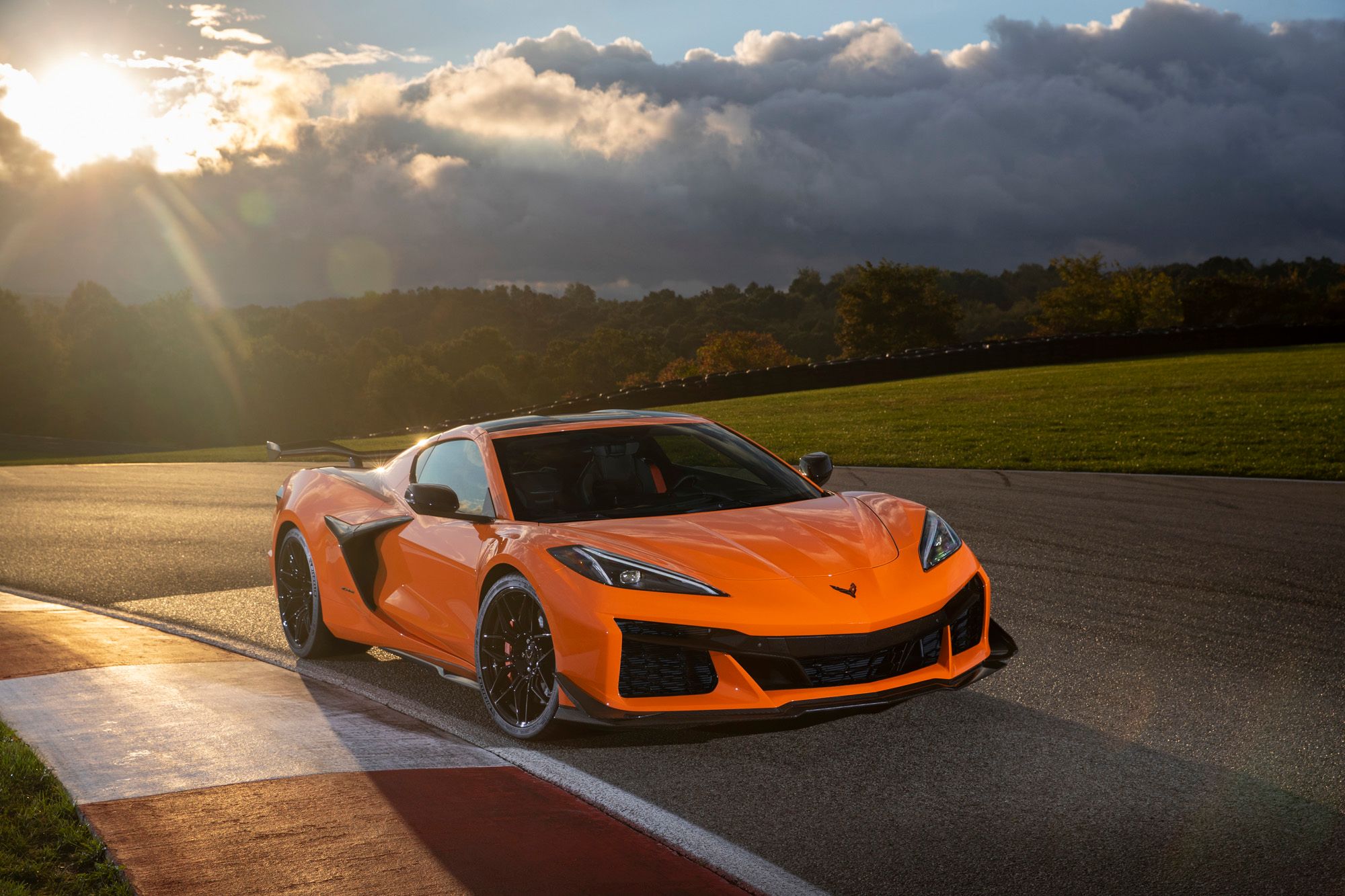 10 Reasons Why The Chevy Corvette Z06 Beats The Ford Mustang