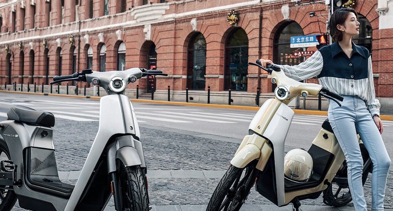 Swappable Battery Electric Motorcycles : Honda E-Dax Mini Moto