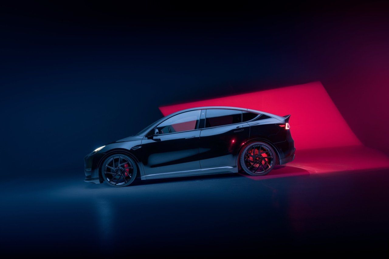 Perfil lateral de um Tesla Model Y da Novitec