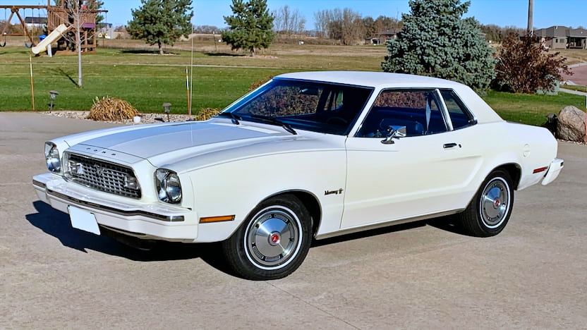 White 1974 Ford Mustang
